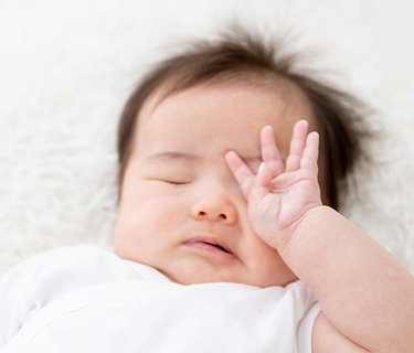 眠っている赤ちゃんのイメージ写真